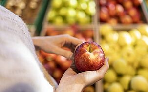 Seit 20 Jahren mit Herkunftssiegel: Südtiroler Apfel. Seit 20 Jahren mit Herkunftssiegel: Südtiroler Apfel.